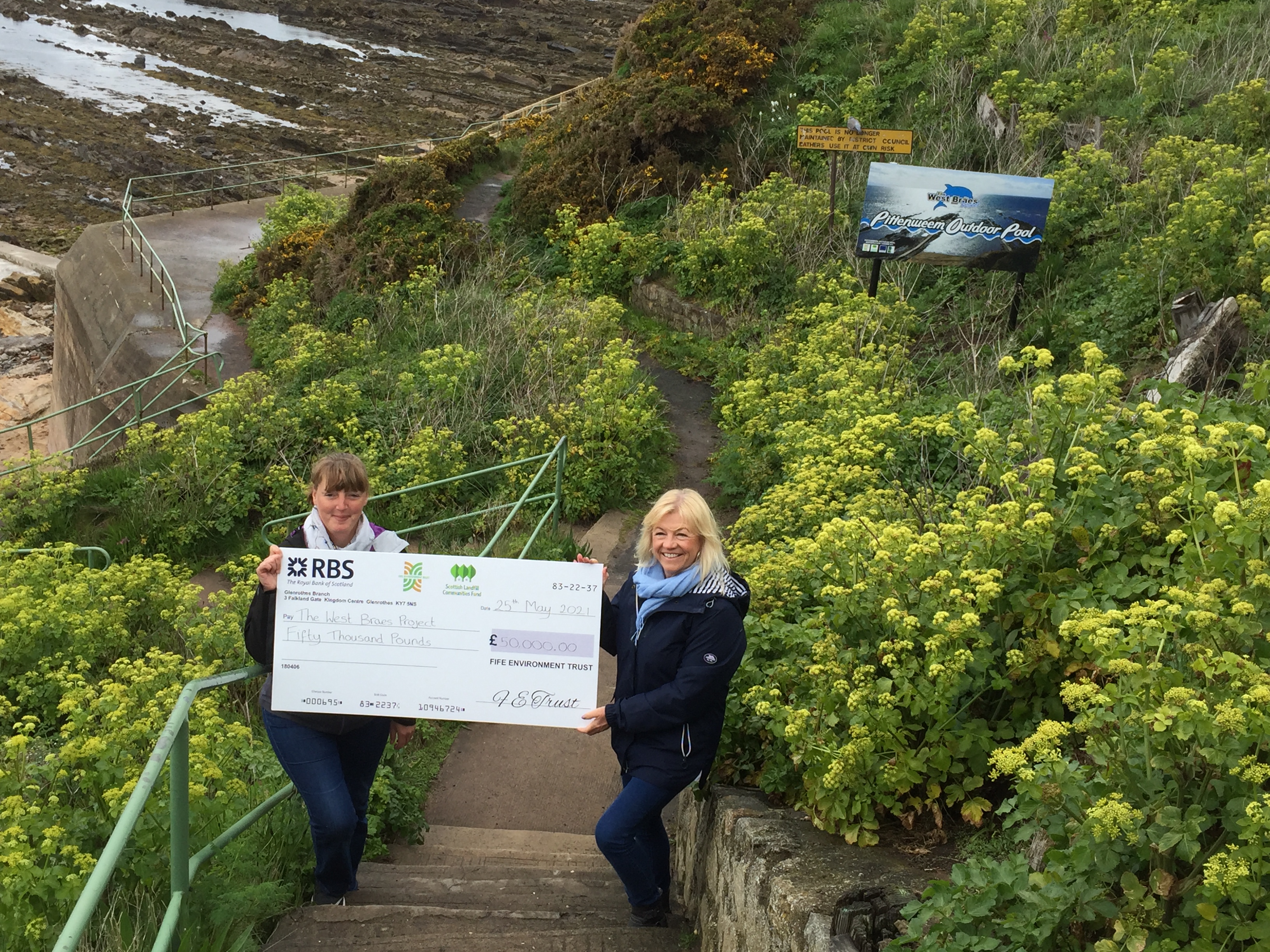 Cheque presentation at pittenweem pool project